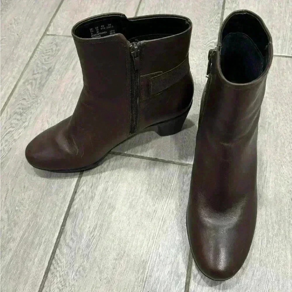 Clarks Women Lucette Jewel Dark Brown Leather Ankle Boots Rubber Sole Size 10 - Picture 6 of 10